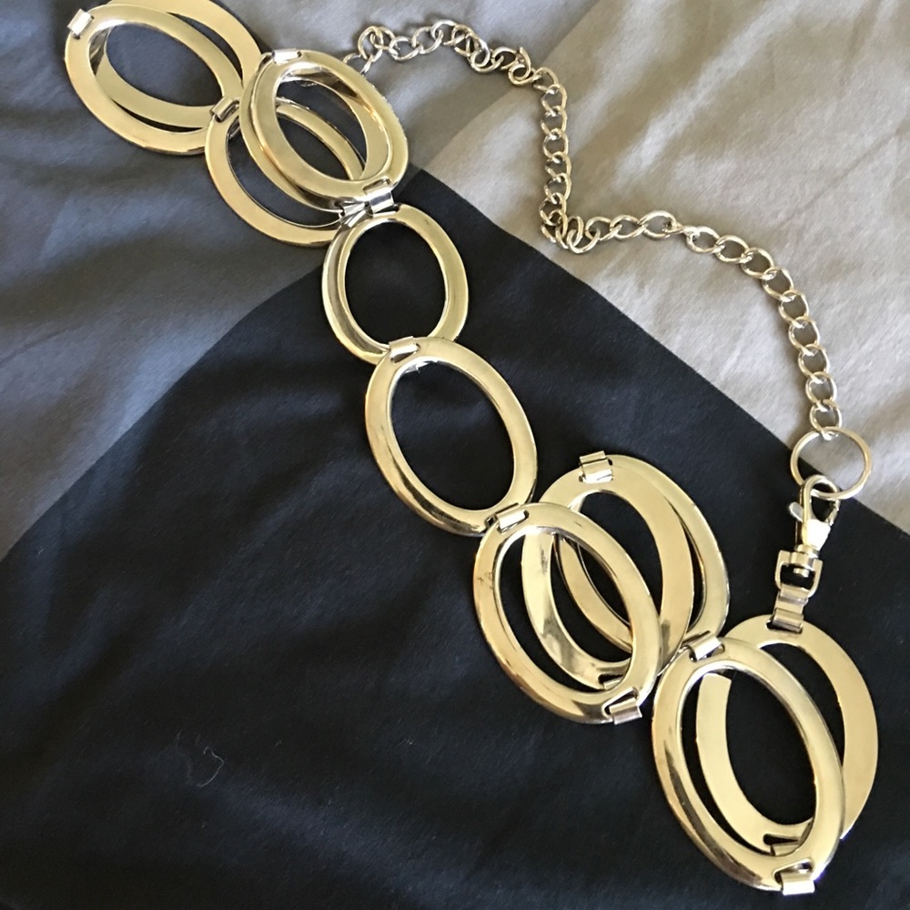 Women’s belt.
